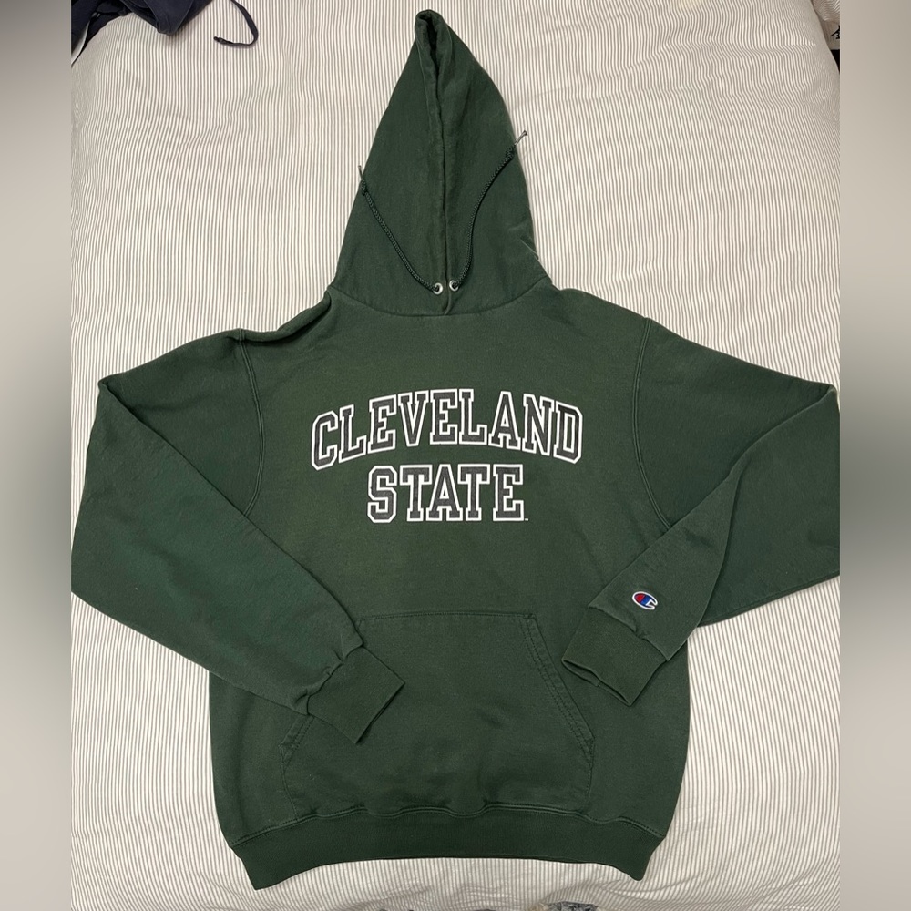 Cleveland State Champion Sweatshirt!! Nice fit and perfect green color ✨🌟